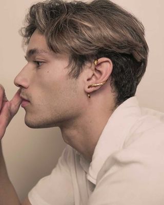 style • Instagram Fashion Jewelry Editorial, Top Ear Piercing, Men's Piercings, Piercing Chart, Earrings Men, Snake Ears, Types Of Ear Piercings, Xmas Sale, Jewelry Editorial