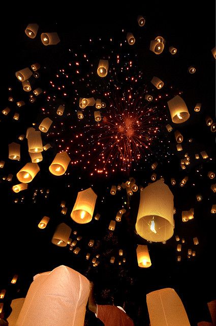 Floating lanterns, Thailand. Loy Krathong, Floating Lanterns, Sky Lanterns, Dark Autumn, Lantern Festival, Bonfire Night, Art Japonais, Photo Design, Banksy