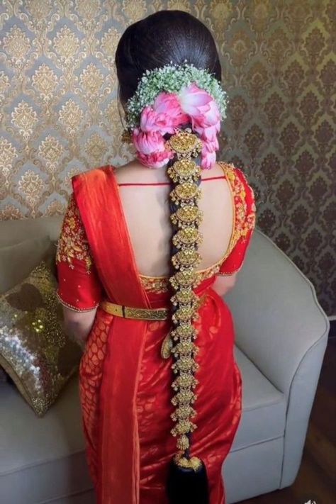 Pelli Hairstyles, Pelli Jada, Muhurtham Hairstyle, Mango Wedding, Latest Bridal Hairstyles, Bride Hairdo, Saree Hairstyle, Floral Braid, Bridal Hairstyle Ideas