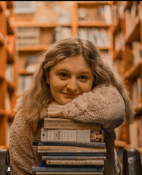 Senior Pictures For Book Lovers, Senior Picture Book Ideas, Senior Picture Ideas For Book Lovers, Senior Pictures In A Library, Senior Photos Books, Bookish Senior Pictures, Library Senior Photos, Bookstore Senior Pictures, Library Senior Pictures