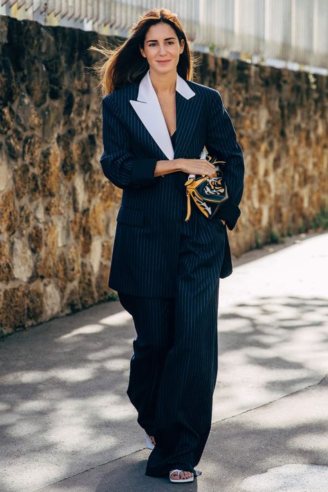 Oversized Suit Women, Women Editorial, Power Suits For Women, Estilo Zendaya, Oversized Tailoring, Fashion Week Style, 2020 Street Style, Gala Gonzalez, Spring Summer Fashion Trends