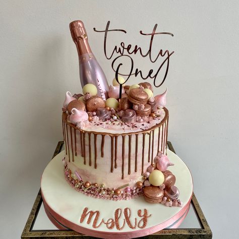 Prosecco Birthday Cake, Classy 21st Birthday Cake, Prosecco Cake, 35th Birthday Cakes, 21st Bday Cake, Sweetie Cake, Sweet Birthday Cake, Alcohol Cake, 15th Birthday Cakes