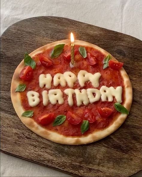 Happy Birthday Pizza, Pastel Picnic, Gilmore Girls Aesthetic, Birthday Pizza, Creative Pizza, Cute Pizza, 16 Cake, Love Birthday, Kawaii Cooking