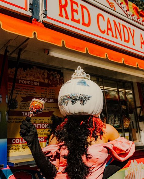 The Pumpkin Princess was spotted at the #fallfest last week! She played games, grabbed a candy apple and enjoyed some sunshine while the carnival was in town. Now back to her castle 🏰 #evansville #evansvillephotographer #halloween #pumpkinhead #halloweenphotoshoot #photography Candied Apples Slices, Pumpkin Princess, Candy Popcorn, Fall Fest, Halloween Photoshoot, The Carnival, Pumpkin Head, Candy Apple, Red Candy