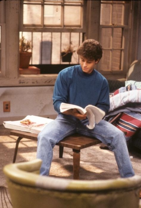 Kirk Cameron on the set of Growing Pains in 1990 Kirk Cameron Growing Pains, The Outsiders Ponyboy, 90s Tv Shows, Kirk Cameron, 90s Tv, Growing Pains, Fact Families, Growing Family, Karate