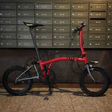 Brompton Custom, Bicycle Ideas, Gary Fisher, Foldable Bike, Cycling Inspiration, Bicycle Diy, Brompton Bicycle, Brompton Bike, Foldable Bikes