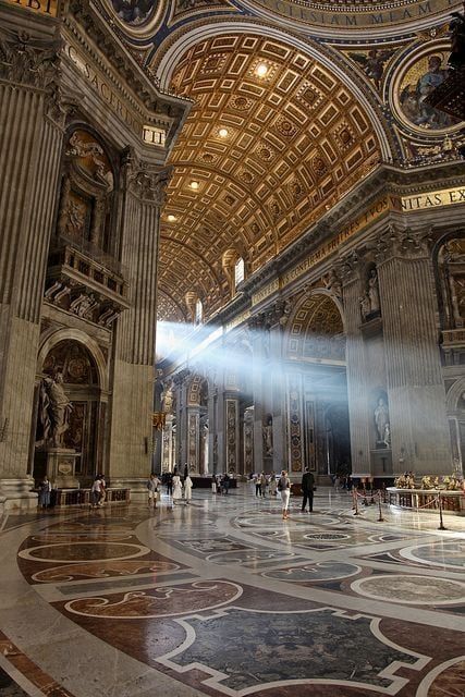 Everything you need to know before visiting St Peter's Basilica in Rome Le Vatican, St Peters Basilica, Midnight Sun, Vatican City, Place Of Worship, Beautiful Architecture, Beautiful Buildings, Rome Italy, Pretty Places