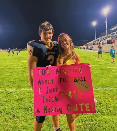 Couple Goal Football Game, Supporting Boyfriend Sport, Football Related Hoco Proposals, Football Gf Captions, Football Couple Poster Ideas, Football Bf Poster Ideas, Signs For Football Games Boyfriend, Football Game Hoco Proposals, Signs For Boyfriend Sports