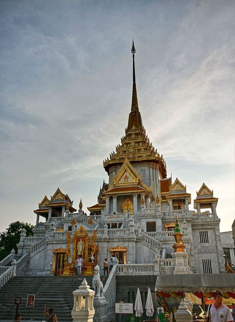 8 Temples You Have To See in Thailand Thailand Shopping, Thailand Tourist, Thailand Destinations, Temple Ruins, Thailand Backpacking, Thailand Art, Thailand Hotel, Buddhist Traditions, Tourist Spots