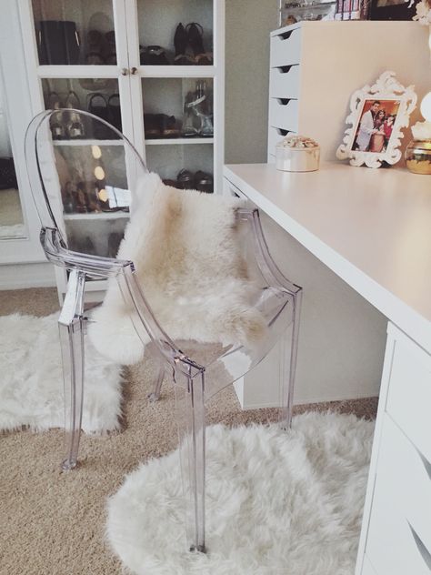 Ghost chair, vanity, makeup room, glam room Vanity Chairs Ideas, Vanity Desk Chair, Clear Chair Decor, Makeup Chair Aesthetic, Makeup Vanity Chair, Vanity Chair Ideas, Clear Vanity Chair, Clear Chair, Transparent Chair Bedroom