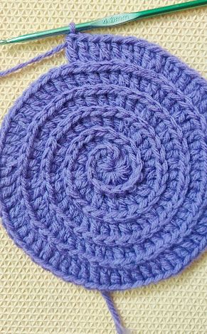 Raji's Craft Hobby: How To Crochet Seamless Spiral Circle With Raised Ridges Square Patterns Crochet, Round Blanket Crochet Pattern, Crochet Blanket Round, Spiral Crochet Pattern, Crochet Rug Patterns Free, Crochet Circle Pattern, Acnl Qr Codes, Spiral Crochet, Crochet Placemat Patterns