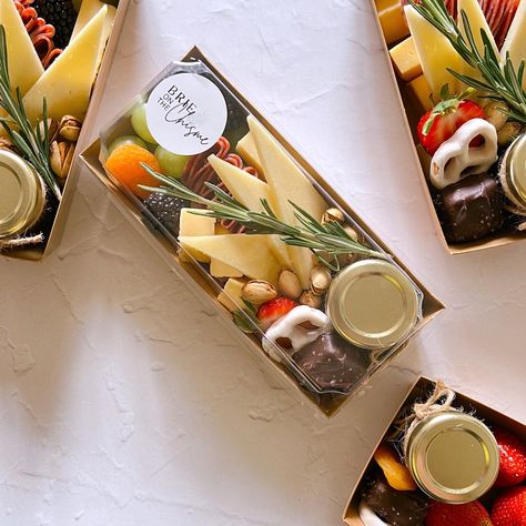 Charcuterie Snack Pack, Bento Box Charcuterie, Selling Charcuterie Boxes, Charcuterie Box With Wine, Christmas Charcuterie Box Gift, Charcuterie Marketing, Selling Charcuterie Boards, Charcuterie Board For One Person, Charcuterie Vendor Booth Ideas