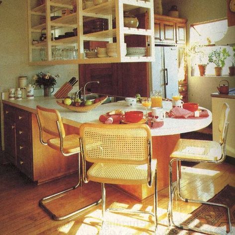 34 Things Everyone Had in Their House in the '80s 80s House Interior, 1980s Living Room, 80s Living Room, 90s Interior Design, 1980s House, 1980s Interior, 80s Kitchen, 90s Interior, 90s House