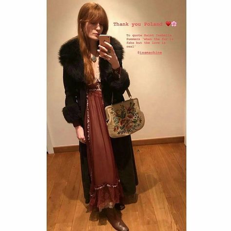 What Is Florence Wearing? (@whatisflorencewearing) • Instagram photos and videos Florence Welch Style Inspiration, Florence Welch Style, Florence Welch, Tapestry Bag, Style Inspiration Winter, Floral Tapestry, Fashion Inspo Outfits, Florence, Chic Outfits