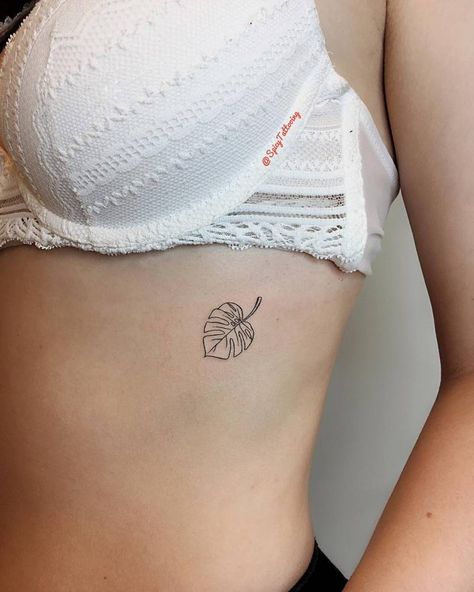 Hawaii Tattoo, Tropical Tattoo, Boho Tattoos, Tattoo Henna, Plant Tattoo, Delicate Tattoo, Poke Tattoo, Dainty Tattoos, Tat Ideas