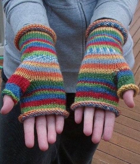 Knit Gloves Aesthetic, Fingerless Gloves Aesthetic, Things To Knit, Gloves Aesthetic, Scarf Aesthetic, Knit Arm Warmers, Knitting Gloves, Scarf Styling, Silly Clothes