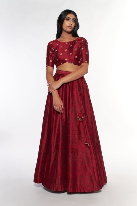 Rose - MARKET Banaras Skirt And Crop Top, Banarasi Crop Top And Skirt, Red Skirt Outfit Indian, Indian Skirt And Top Outfits, Net Skirt Crop Top, Skirt Blouse Designs Indian, Crop Top And Skirt Indian Weddings, Top And Skirt Indian, Farewell Outfit Ideas