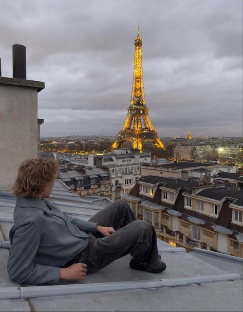 Paris Instagram Pictures Men, Paris Aesthetic Men, Paris Boy Aesthetic, Paris Outfits Men, Vibey Aesthetics, Men In Paris, Oslo Travel, Paris Instagram Pictures, Chicos Aesthetic