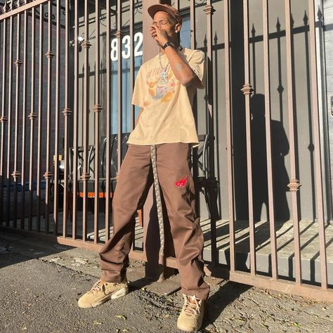 Travis Scott wearing Cacti Canvas Tan Hat, Cacti Heritage Work Brown Pants, Jordan Air Jordan 6 Retro British Khaki Sneakers. Jordan 6 Outfit, Travis Scott 6, Jordan 6 Travis Scott, Travis Scott Outfits, Travis Scott Fashion, Khakis Outfit, British Khaki, Black Men Street Fashion, Outfits Hombre