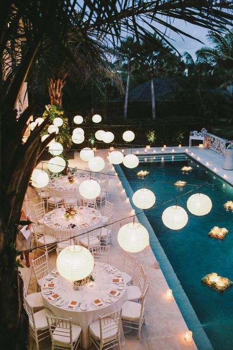 Poolside Reception Ideas, Wedding Welcome Party Ideas Decorations, Hamptons Party Theme, Pool Wedding Reception, Poolside Wedding Reception, Baat Pakki, Pool Dekor, Pool Wedding, White Nights