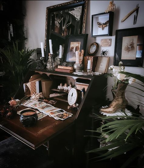 Victorian Study Room, Gothic Office Decor, Dark Academia Room Inspo, Gothic Study, Dark Academia Room Ideas, Dark Academia Home Decor, Vampire Decor, Cottage Office, Gothic Cottage