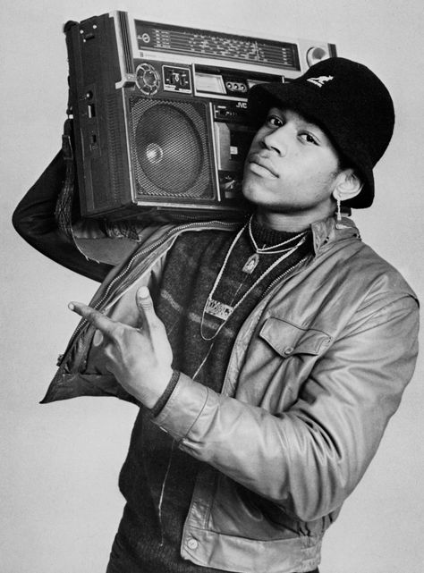 Famous Street Photographers, Looks Hip Hop, 80s Hip Hop, Arte Hip Hop, Hip Hop Classics, Graffiti Tattoo, Vintage Hip Hop, Cool Journals, Ll Cool J