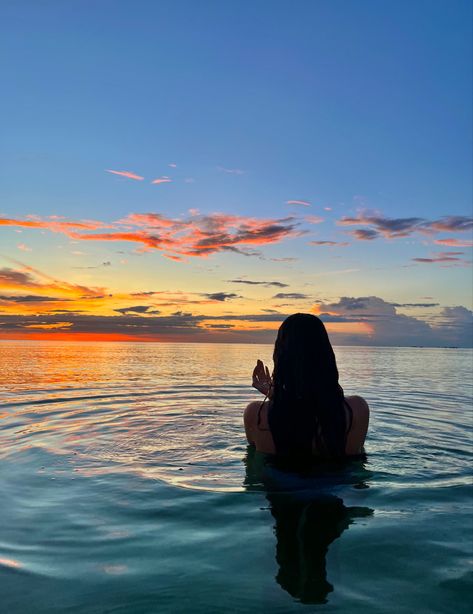 ocean beach picture inspo for insta silhouette Instagram Picture Inspiration, Beach Picture, Picture Inspiration, Ocean Beach, Beach Sunset, Water