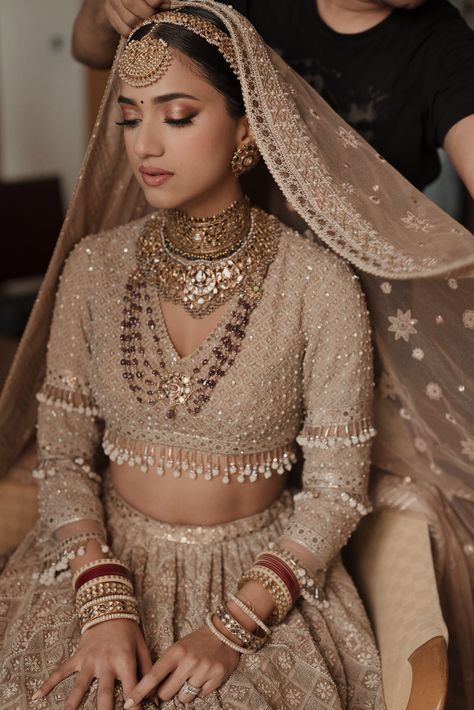 bridal makeup for brown eyes, bridal makeup images, bridal makeup, ideas bridal makeup, natural bridal makeup, indian bridal makeup for brown skin, Beauty of Bridal, Couple Makeup, Bridal dress, Bridal hairstyle, soft bridal makeup Bridal Makeup For Brown Skin, Natural Bridal Makeup Indian, Royal Bridal Jewellery, Bronzed Bridal Makeup, Heavy Bridal Jewellery, Makeup For Brown Skin, Mehendi Jewellery, Green Jewellery, Chikankari Lehenga