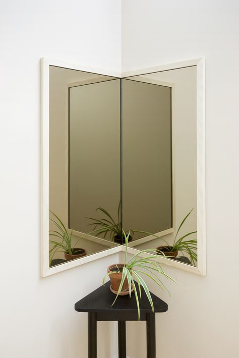 Bathroom Corner Mirror Ideas, Small Corner Mirror Ideas, Selfie Corner Ideas, Corner Mirror Ideas, Selfie Corner, Fashion Techniques, Toilet Ideas, Corner Mirror, Corner Vanity