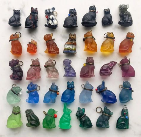 Czech Glass Cracker Charm from Jersey – Beachcombing Magazine English Christmas Crackers, Blue Bulldog, The Glass Menagerie, Green Rabbit, English Christmas, Glass Menagerie, Glass Frog, Frog Art, Glass Charms