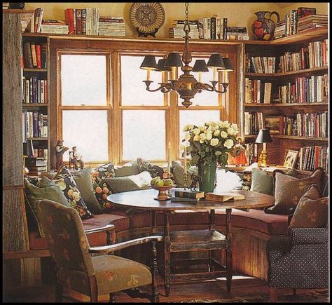 Eye For Design: Create A Cozy Old World Reading Space Zigarren Lounges, Home Library Design, Home Libraries, Design Del Prodotto, A Living Room, Home Library, Cozy Room, House Inspo, Decoration Design