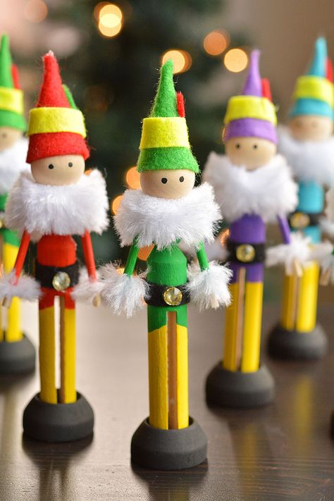 Natal, Elf Craft Ideas, Vintage Clothespin Crafts, Elf Craft, Clothes Pin Ornaments, Nutcracker Crafts, Clothespin Crafts Christmas, Elf Party, Clothespin Diy Crafts