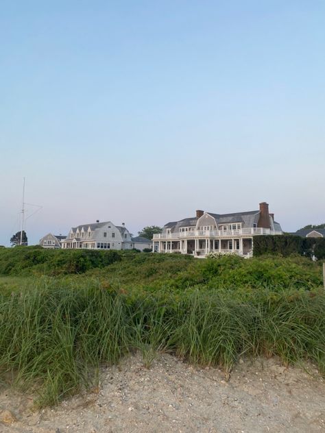 Beach House Cape Cod, Marthas Vineyard Houses, Cape Cod Summer House, Maine Beach House Aesthetic, Martha's Vineyard House, Massachusetts Beach House, Martha’s Vineyard Houses, Cape Cod House Aesthetic, Cape Cod Aesthetic House