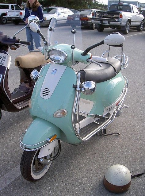 Caravan Inspiration, Vespa Et4, Scooters Vespa, Custom Vespa, Vespa Lx, Vespa 125, Vespa Piaggio, Motorcycle Couple, Retro Scooter