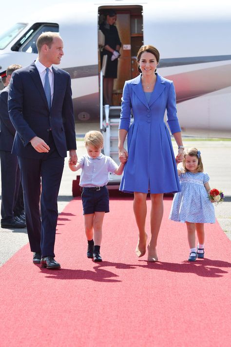 De cuánto es la fortuna de cada integrante de la familia real Kate Middleton Birthday, Kate Middleton Latest, Will And Kate, 36th Birthday, Kate Middleton Prince William, Familia Real, Fashion Articles, Catherine Middleton, Kate Middleton Style