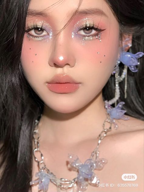 Xiangshu Makeup, Edc Makeup, Face Rhinestones, Chinese Makeup, Rhinestone Makeup, Red Face, Makeup Style, Stage Makeup, Festival Makeup