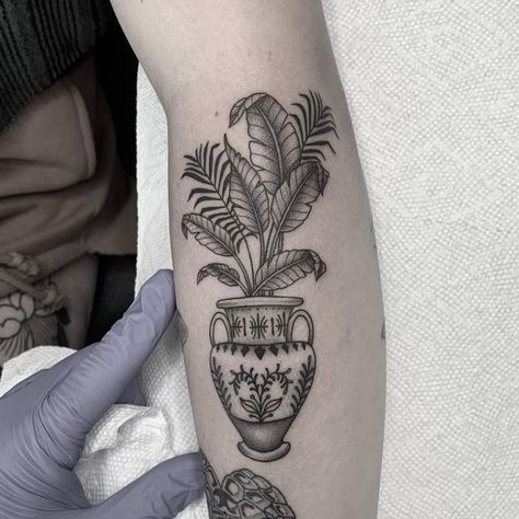 Black And White Garden Tattoo, Vase Tattoo Back Of Arm, Plant Pot Tattoo, Traditional Plant Tattoo Black, Plant Vase Tattoo, Still Life Tattoo, Vintage Vase Tattoo, Plant Vase Traditional Tattoo, Vase Tattoo Design