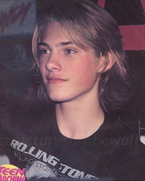 Popular 90s Hairstyles, 90s Hairstyles Men, Taylor Hanson, Photographie Portrait Inspiration, Boy Face, 90s Hairstyles, Hairstyles Men, Blonde Boys, Blonde Guys