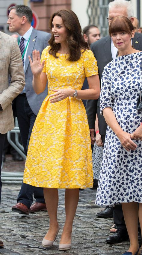 Expensive Outfits, Kate Middleton Style Outfits, Looks Kate Middleton, Kate Middleton Outfits, Yellow Dresses, Middleton Style, Royal Dresses, Kate Middleton Style, Princess Kate