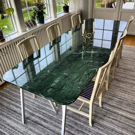 A stylis and smooth, luxurious marble dining table is a sophisticated choise. Dining table made of green marble Verde Guatemala. Granite Dining Table Design, Verde Guatemala Kitchen, Marble Outdoor Dining Table, Green Marble Table Dining, Granite Top Table, Granite Dining Table Ideas, Donning Table, Marble Table Dining Room, Marble Top Dining Table Modern