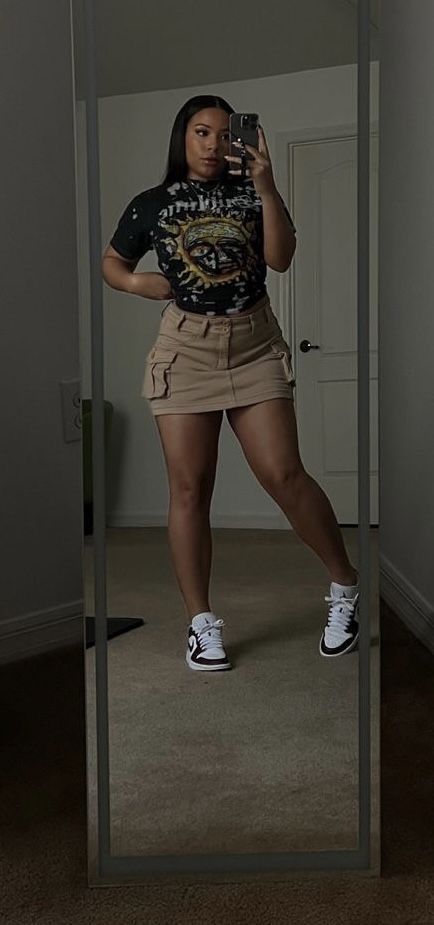 Plus Size Khaki Skirt Outfit, Cargo Skirt Black Women, Cargo Skirt Club Outfit, Jean Skirt Outfit Inspo Summer, Denim Cargo Skirt Outfit Black Women, Jean Skirt Outfits Summer Black Women, Cargo Skirt And Sneakers, Cargo Skirt With Sneakers, Cargo Skirts Short Outfits