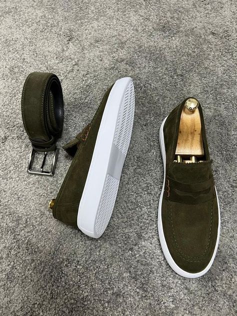 There is as a gag and the hair part is quite rough. The price is appropriate. Bell Bottom Jeans Outfit, Mens Suede Loafers, Black Loafers Men, Mens Loafers, Black Men Fashion Swag, Leather Product, Care Care, Summer 22, Men Loafers