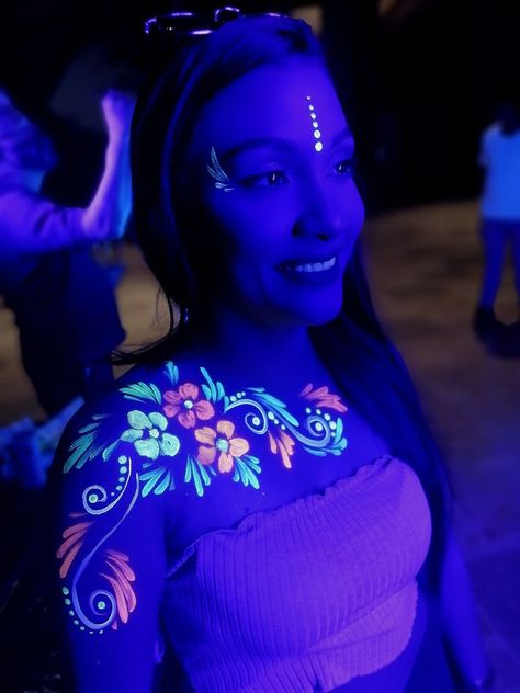 Glow Face Paint, Black Light Makeup, Neon Pool Parties, Uv Face Paint, Party Tips And Tricks, Neon Face Paint, Glow Theme Party, Uv Party, Uv Makeup