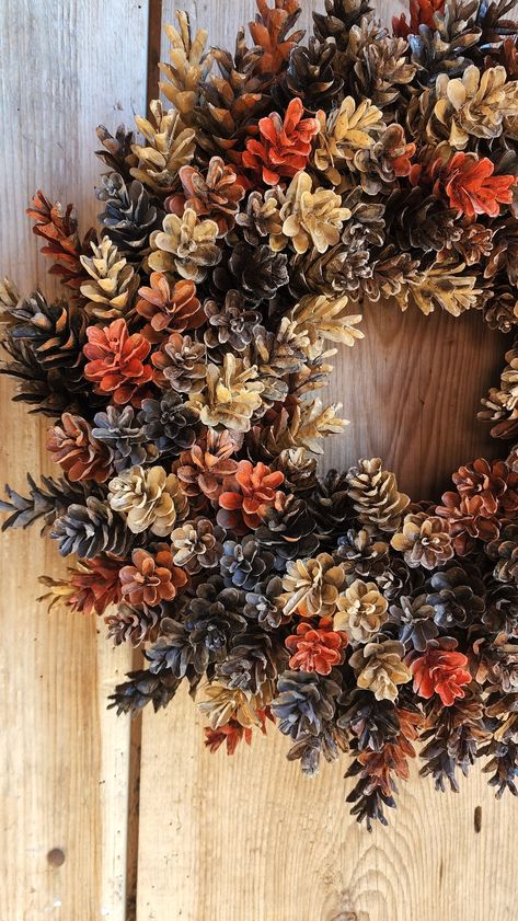 Pine Cones Wreath, Flowers Made From Pine Cones, Fall Pinecone Wreath Diy, Pine Cone Fall Decor, Autumn Diy Crafts Home Decor, Fall Pinecone Decor, How To Make A Pinecone Wreath, Fall Pinecone Crafts, Fall Pinecone Wreath