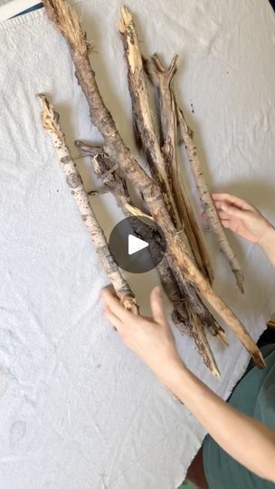 Christmas Crafts With Tree Branches, Tree Branch Garland, Decorating With Branches And Twigs, Walking Stick Display Ideas, Tree Branch Art Projects, Wood Branch Crafts, Tree Branches Ideas Diy Projects, Twig Christmas Tree Ornaments, Branch Christmas Tree Diy