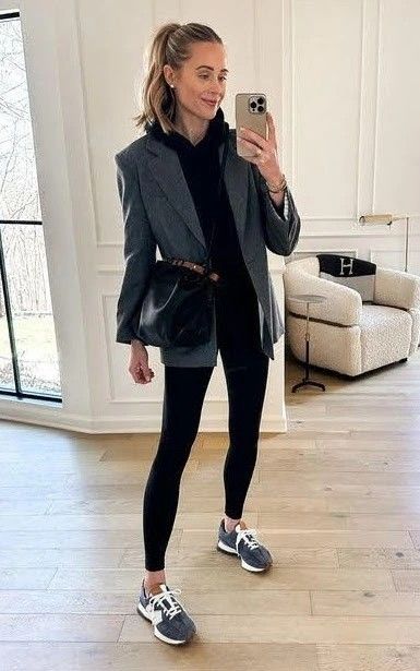 Classy Outfits With Sneakers, Nb Sneakers, Outfits With Sneakers, Black Sneakers Outfit, Comfortable Winter Outfits, Cozy Winter Fashion, Trainers Outfit, Look Legging, Sneaker Outfits Women