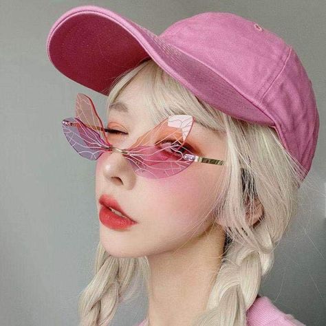 IT GIRL glasses . - Fresh and stylish textured frame design. Protects your eyes BUT with drip!??!?! a need. - in pink blue and purple Winged Girl, Frameless Sunglasses, Vintage Dragonfly, Dragonfly Wings, Rimless Glasses, Sunglasses Women Vintage, Portrait References, Butterfly Sunglasses, Women Earrings