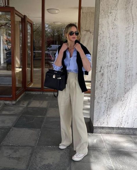 Summer Trousers Outfits, Cream Trousers Outfit, Trousers Outfit Summer, White Trousers Outfit, Anouk Yve, Blue Shirt Women, Trouser Outfit, Simple Summer Outfits, Minimal Outfit