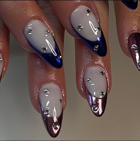 Crome Almond Nail, Silver Chrome Nails With Rhinestones, Chrome Nails With Design On Top, Mirror Chrome Nails Designs, Almond Nails Chrome Designs, Chrome With Rhinestones Nails, Nails 2023 Trends Chrome, Chrome Hearts Nails Almond, Nail Gem Art