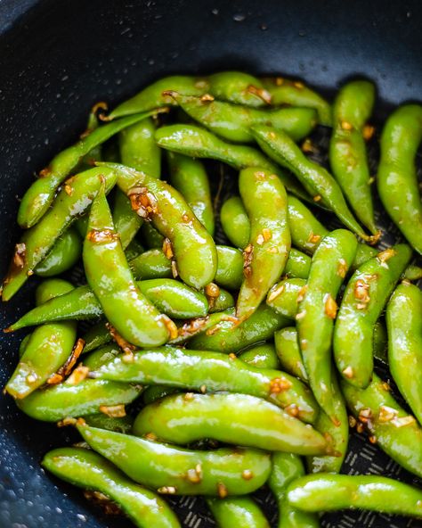 Spicy Garlic Edamame - Easy Recipe - Veganese Tokyo Garlic Edamame Recipe, Spicy Garlic Edamame, Spicy Korean Sauce, Spicy Edamame, Edamame Recipe, Korean Sauce, Edamame Recipes, Sambal Sauce, Vegetarian Bean Chili